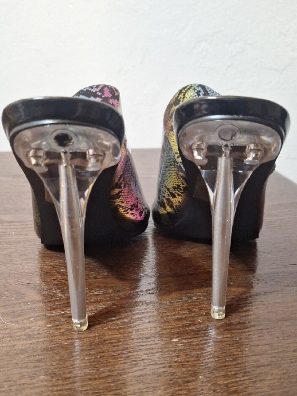 So Me Clear Heel Mule Sandals with Multicolor Snake Print Size 8 - Picture 6 of 11